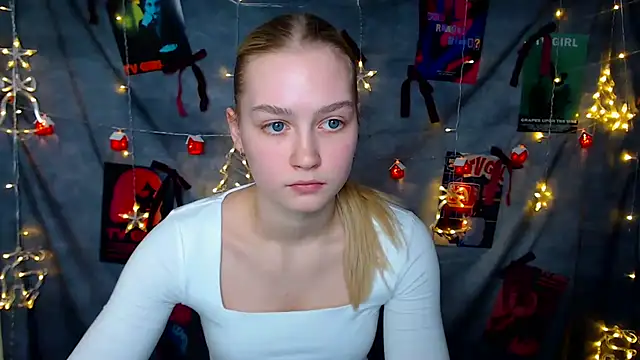 Snapshot of MademoiselleCl chatting on 12.05.25 MademoiselleCl online show from 12.05.25