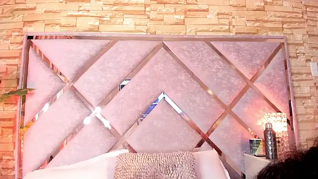  lanna jhonson  online show from 11.16.25