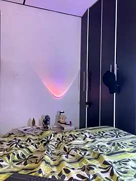 Snapshot of zarablare_ chatting on 09.26.25 zarablare online show from 09.26.25