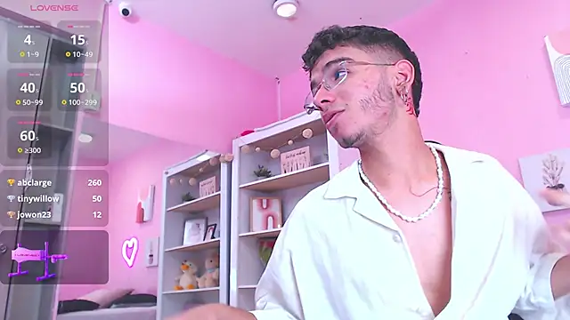 Ian Castillo  online show from 01.18.25