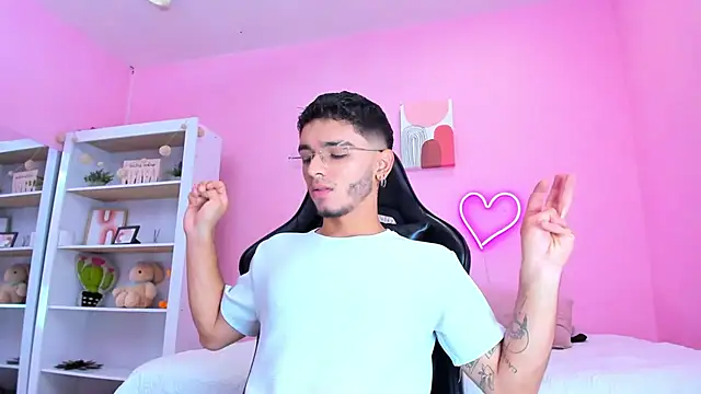 Ian Castillo  online show from 02.20.25