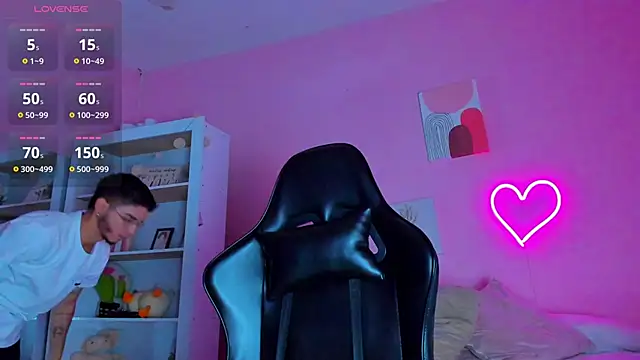 Ian Castillo  online show from 03.20.25