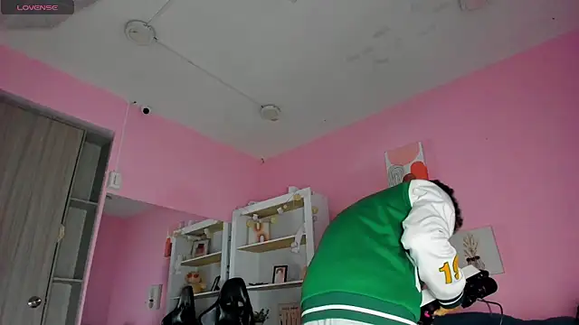 Ian Castillo  online show from 12.17.25