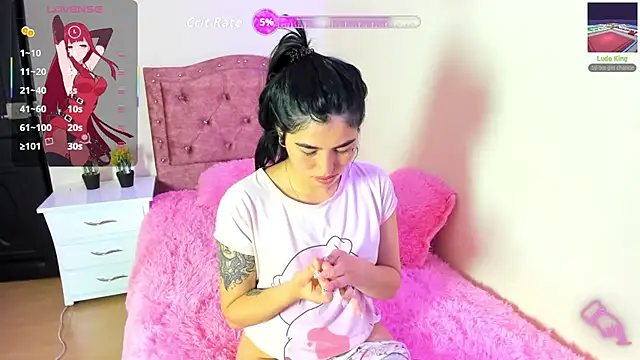 Mia Charlothe online show from 10.18.25
