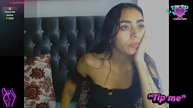 Snapshot of AntonellaAndNoah chatting on 01.04.25 AntonellaAndNoah online show from 01.04.25