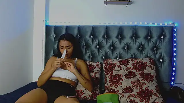 Snapshot of AntonellaAndNoah chatting on 03.07.25 AntonellaAndNoah online show from 03.07.25