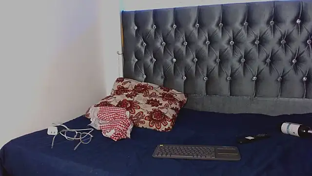 Snapshot of AntonellaAndNoah chatting on 03.12.25 AntonellaAndNoah online show from 03.12.25