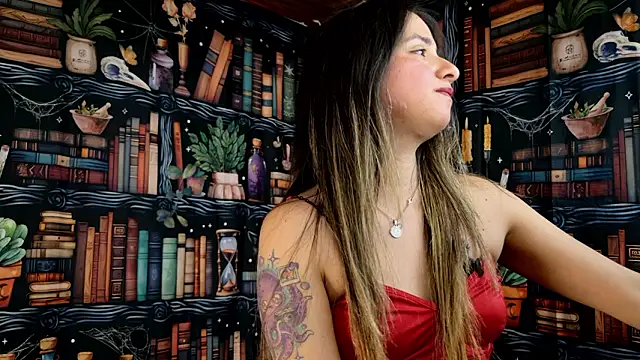 Snapshot of julietta___jackson chatting on 02.14.26 julietta jackson online show from 02.14.26