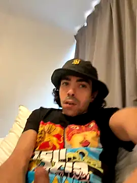 Snapshot of wolfwhite95 chatting on 10.12.25 wolfwhite95 online show from 10.12.25