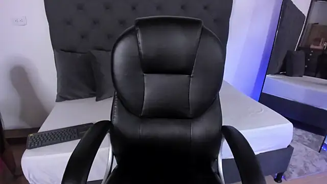 ninfomaria  online show from 12.22.25