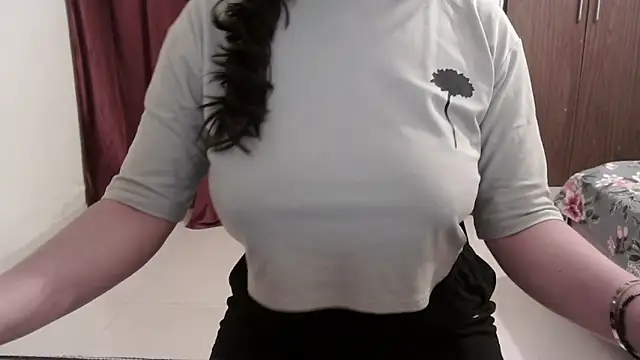 ANANYA-TIWARI online show from 09.30.25