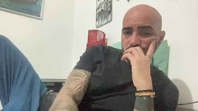 Snapshot of alessandromori91 chatting on 09.29.25 alessandromori91 online show from 09.29.25