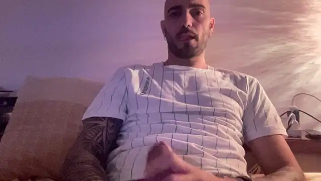 Snapshot of alessandromori91 chatting on 02.20.26 alessandromori91 online show from 02.20.26