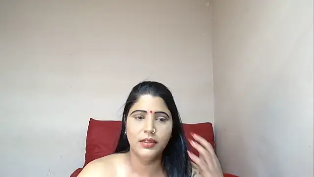 Snapshot of XIndianintimacy chatting on 12.28.24 XIndianintimacy online show from 12.28.24