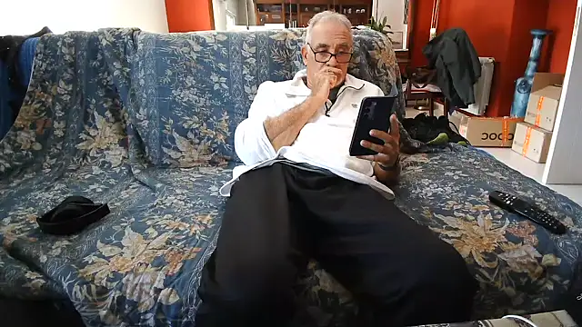Snapshot of maduroguapo chatting on 12.06.24 maduroguapo online show from 12.06.24