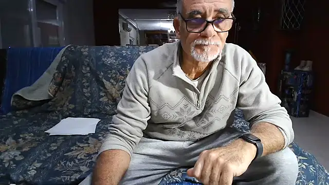 Snapshot of maduroguapo chatting on 12.27.24 maduroguapo online show from 12.27.24