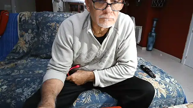 Snapshot of maduroguapo chatting on 01.01.25 maduroguapo online show from 01.01.25