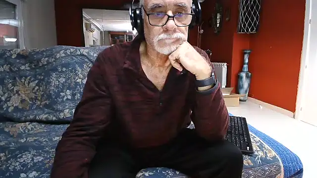 Snapshot of maduroguapo chatting on 01.21.25 maduroguapo online show from 01.21.25