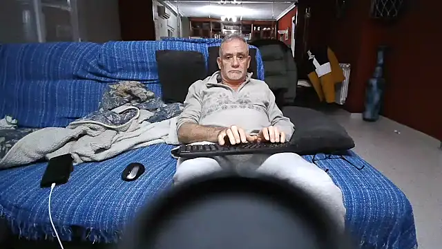 Snapshot of maduroguapo chatting on 02.06.25 maduroguapo online show from 02.06.25