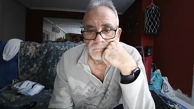 Snapshot of maduroguapo chatting on 02.08.25 maduroguapo online show from 02.08.25