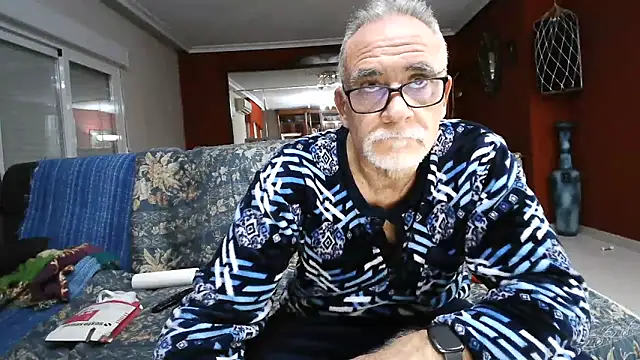 Snapshot of maduroguapo chatting on 02.18.25 maduroguapo online show from 02.18.25