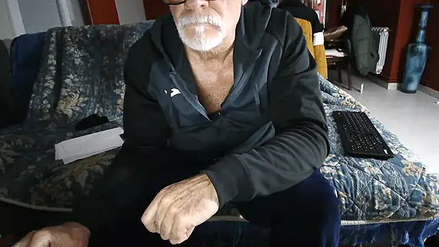 Snapshot of maduroguapo chatting on 03.02.25 maduroguapo online show from 03.02.25