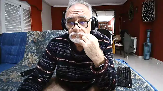 Snapshot of maduroguapo chatting on 03.04.25 maduroguapo online show from 03.04.25