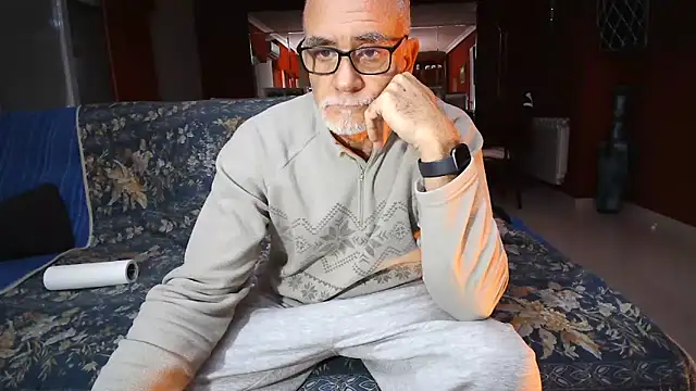 Snapshot of maduroguapo chatting on 03.17.25 maduroguapo online show from 03.17.25