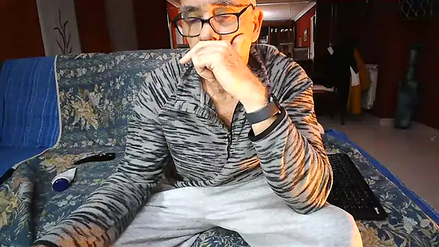 Snapshot of maduroguapo chatting on 03.18.25 maduroguapo online show from 03.18.25