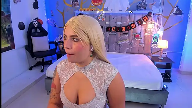 AlessiaDouce online show from 10.24.25