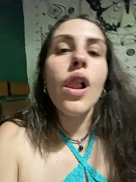 Snapshot of isadelasestrellas chatting on 10.27.25 isadelasestrellas online show from 10.27.25