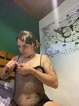 Snapshot of isadelasestrellas chatting on 12.20.25 isadelasestrellas online show from 12.20.25