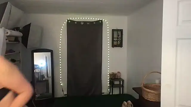 BonfireBonnie online show from 12.19.24