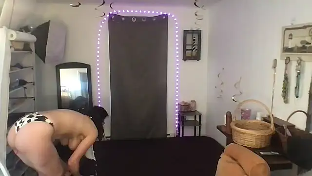 BonfireBonnie online show from 01.07.25