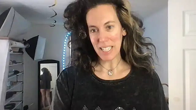 BonfireBonnie online show from 01.14.25