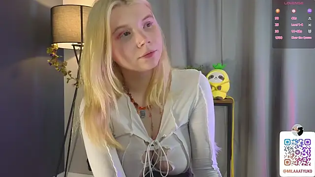 Snapshot of DaisyElmers chatting on 02.04.25 DaisyElmers online show from 02.04.25