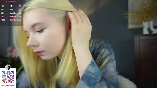 Snapshot of DaisyElmers chatting on 03.18.25 DaisyElmers online show from 03.18.25