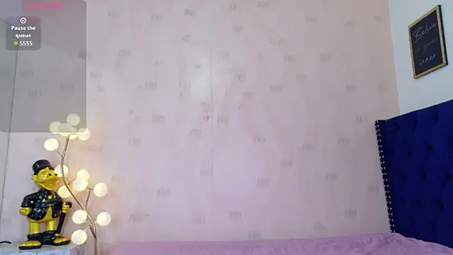 Snapshot of littleebonymommy chatting on 06.23.26 littleebonymommy online show from 06.23.26