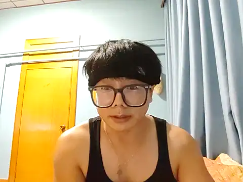 Snapshot of handsome1069 chatting on 10.15.25 handsome1069 online show from 10.15.25