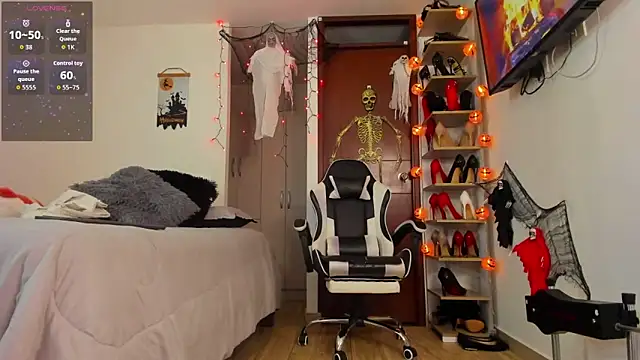 SophieBaker   online show from 10.03.25