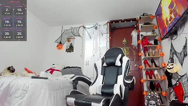 SophieBaker   online show from 10.05.25