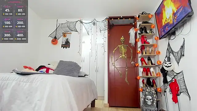 SophieBaker   online show from 10.08.25