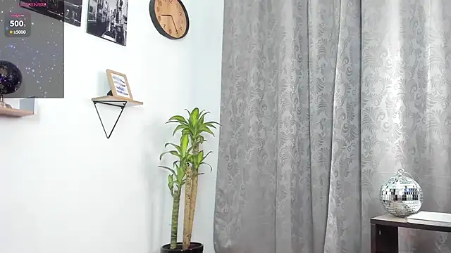 SophieBaker   online show from 11.05.25