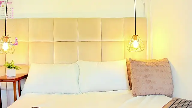 LinaGlam online show from 12.23.24