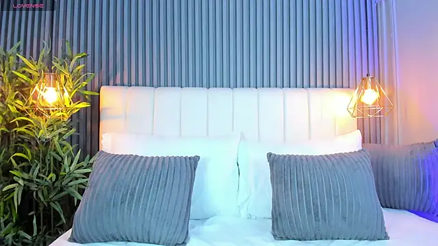 LinaGlam online show from 09.25.25