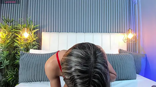 LinaGlam online show from 11.12.25