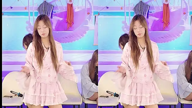 YIYI XIXI 18 online show from 02.19.25