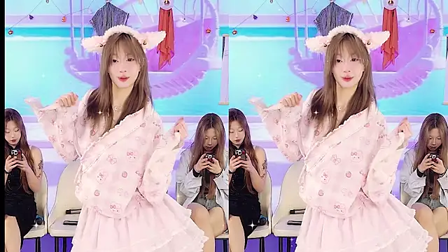 YIYI XIXI 18 online show from 02.21.25