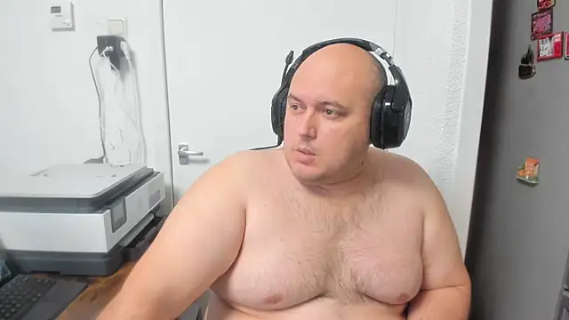 Snapshot of BigromeoXX chatting on 12.22.24 BigromeoXX online show from 12.22.24