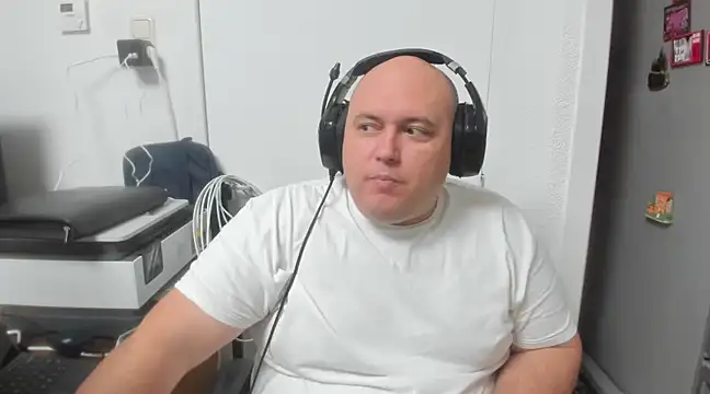 Snapshot of BigromeoXX chatting on 12.23.24 BigromeoXX online show from 12.23.24